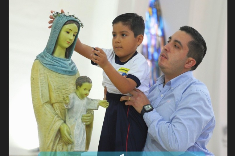 Ceremonia de Consagración y Alianza con María